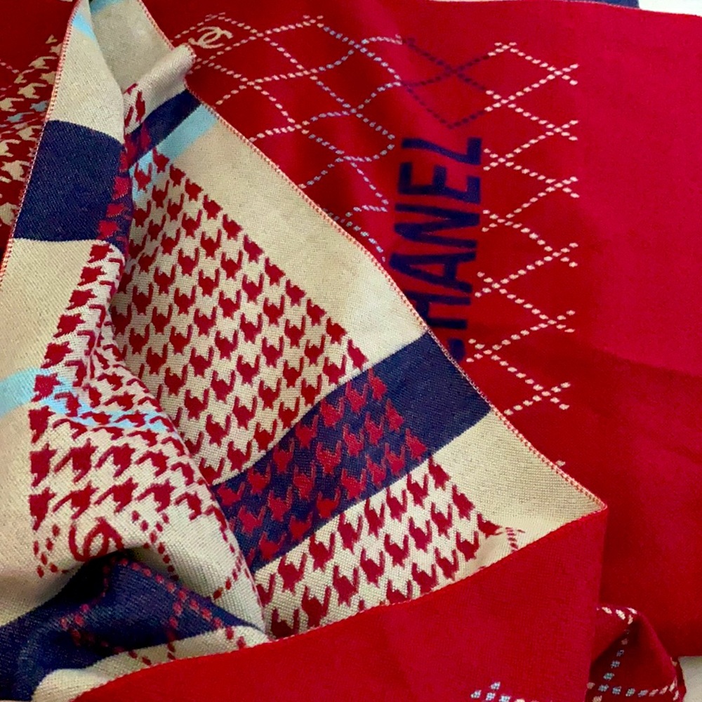 New scarf - Picture 2 of 4